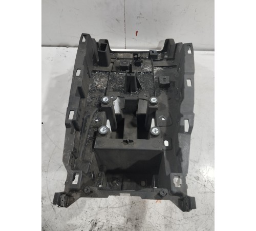 Кронштейн(крепление) центральной консоли 