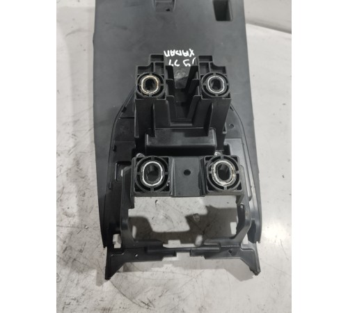 Кронштейн(крепление) центральной консоли 