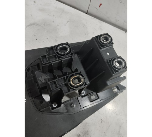 Кронштейн(крепление) центральной консоли 