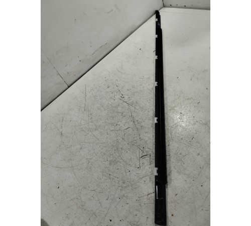 Уплотнитель стекла передний правый внешний