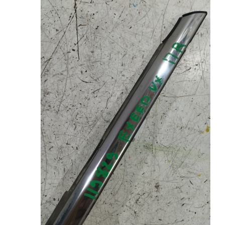 Уплотнитель стекла передний правый внешний