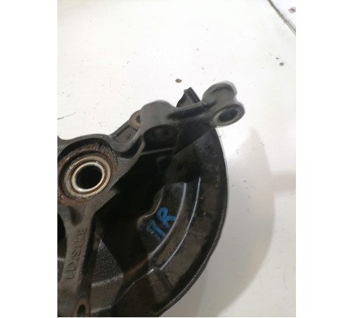 Кулак поворотный передний правый