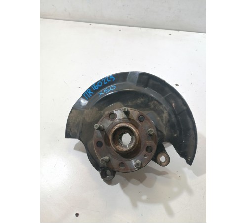 Кулак поворотный передний правый