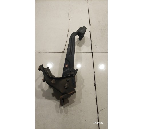 Педаль тормоза