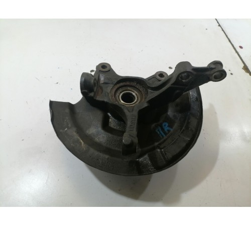 Кулак поворотный передний правый