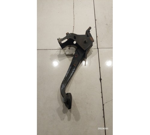 Педаль тормоза