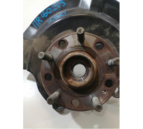 Кулак поворотный передний правый