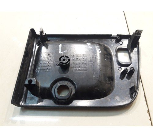 накладка замка двери средняя левая