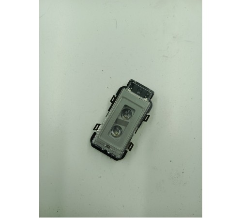 Внутренний светильник салона правый