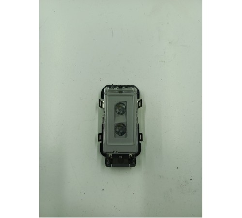 Внутренний светильник салона правый