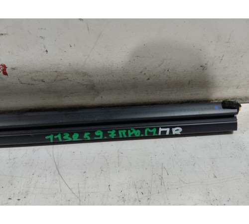 Уплотнитель стекла передний правый внутренний