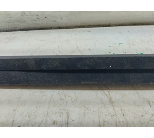 Уплотнитель стекла передний правый внутренний