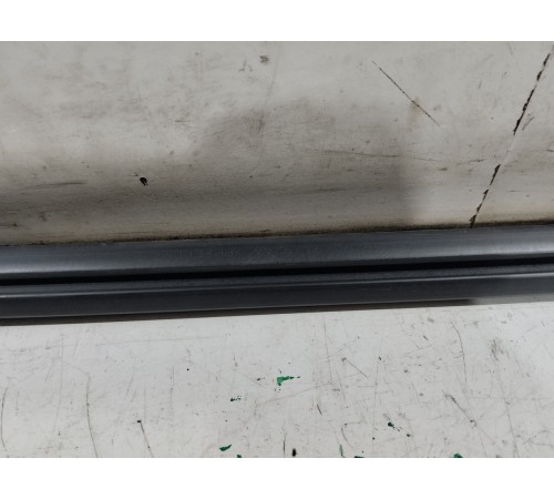 Уплотнитель стекла передний правый внутренний