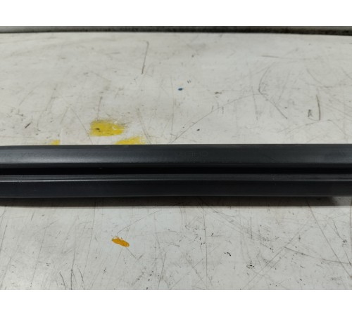 Уплотнитель стекла передний правый внутренний