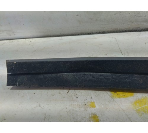 Уплотнитель стекла передний правый внутренний