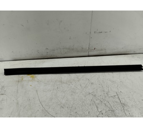 Уплотнитель стекла передний правый внутренний