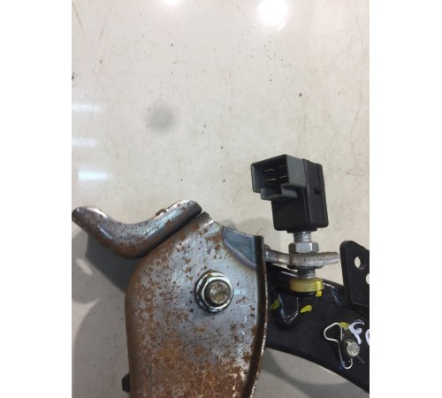 Педаль тормоза