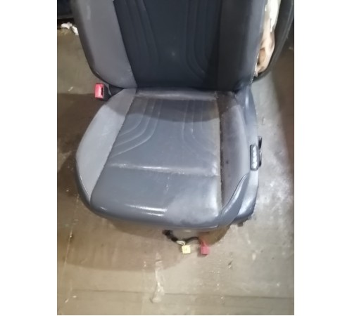 Сиденье переднее левое