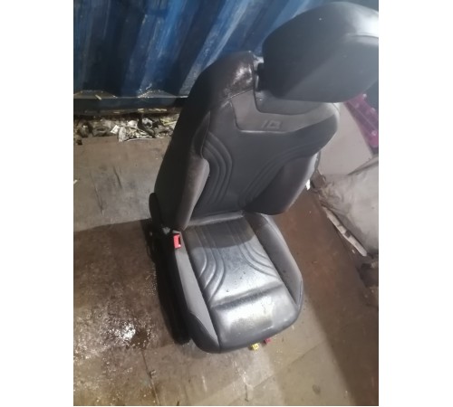 Сиденье переднее левое