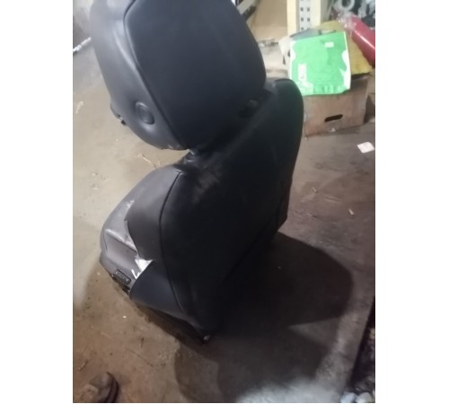 Сиденье переднее левое