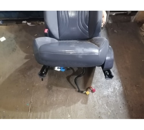 Сиденье переднее левое