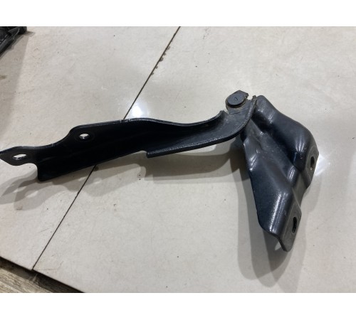 Петля капота (правая)