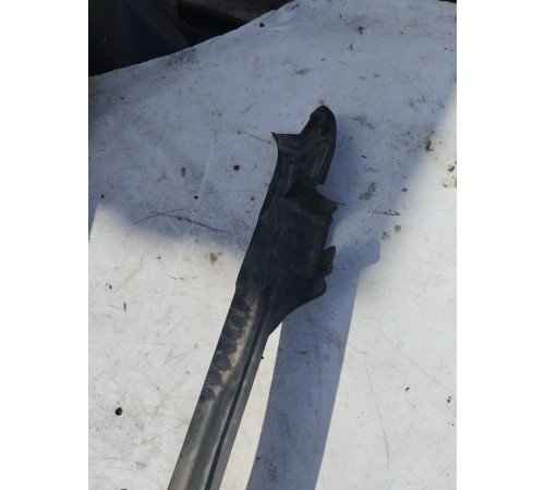 Водосток крышки багажника