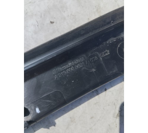 Водосток крышки багажника