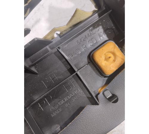 Подушка заднего сиденья боковая левая