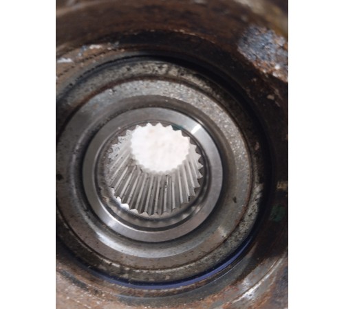 Кулак поворотный передний левый