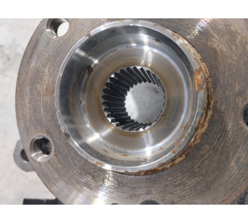 Кулак поворотный передний левый