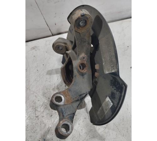 Кулак поворотный передний левый