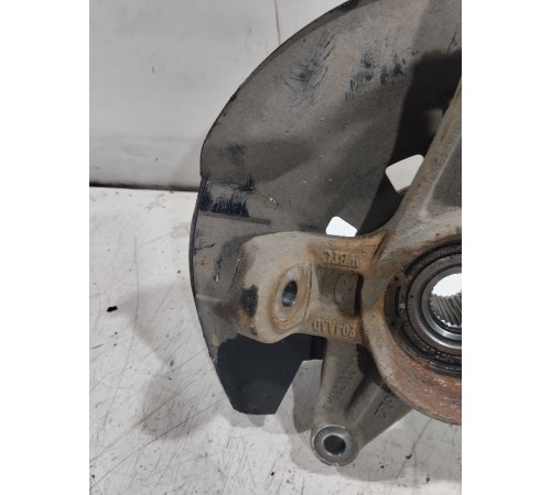 Кулак поворотный передний левый