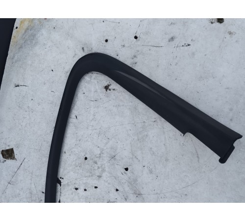 Накладка рамки окна передняя правая