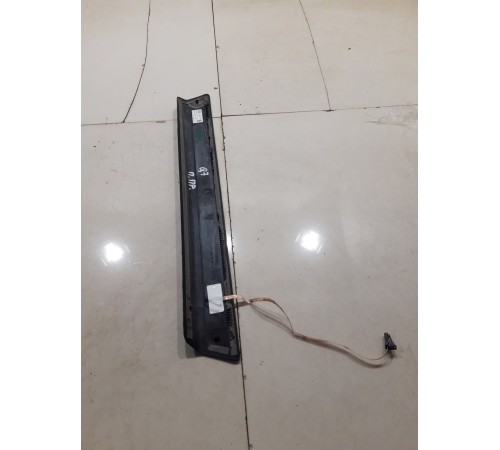 Накладка порога (передняя правая)