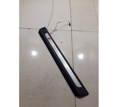 Накладка порога (передняя правая)