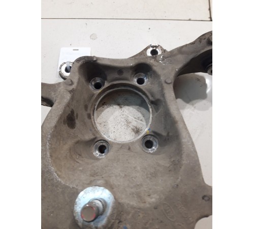 Кулак поворотный (задний, правый)