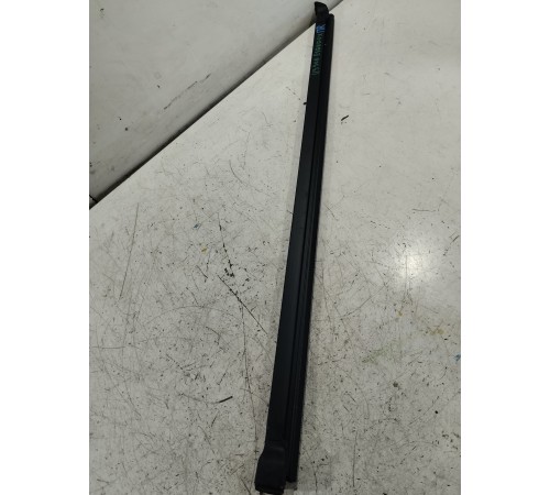 Уплотнитель стекла передний правый