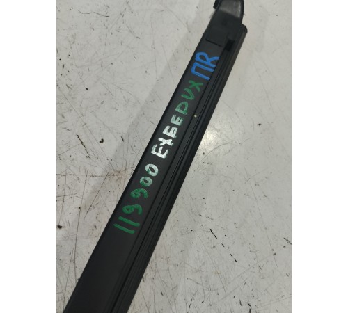 Уплотнитель стекла передний правый