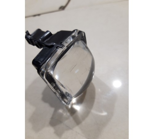 Линза фары (передняя правая)