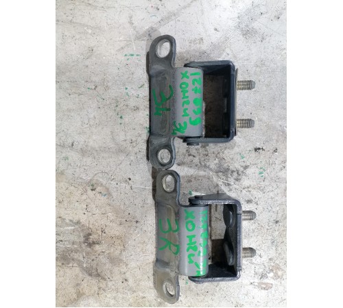 Петля крышки багажника