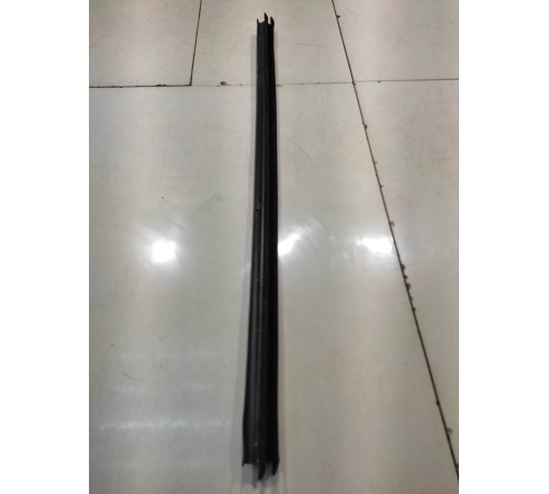 Уплотнитель стекла (задний, правый)