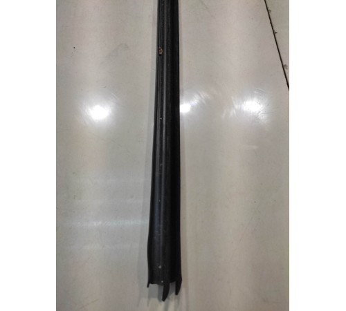 Уплотнитель стекла (задний, правый)