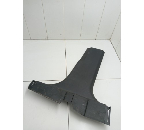 Обшивка центральной стойки (правая)