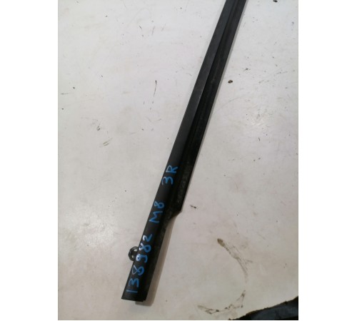 Уплотнитель стекла правой сдвижной двери