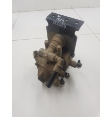 Клапан многоканальный гидравлической системы левый