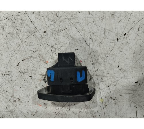 Кнопка блокировки центрального замка передняя левая