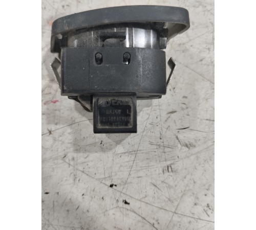 Кнопка блокировки центрального замка передняя левая