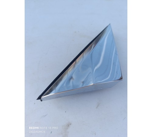 Уголок двери передний правый