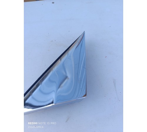 Уголок двери передний правый